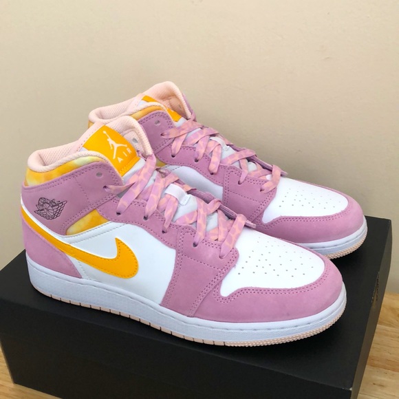 💖💛NIKE AIR JORDAN 1 MID SE GS SNEAKERS💛💖 - Picture 3 of 11